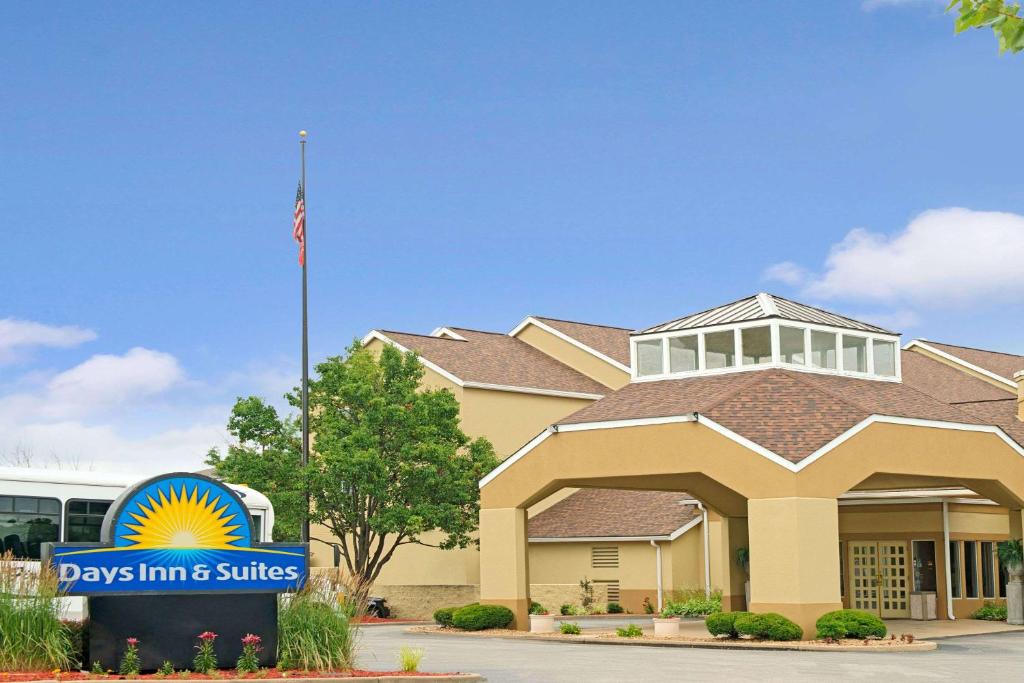 Days Inn by Wyndham St. Louis/Westport MO Main image 1